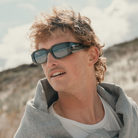 Auras Black Frame Grey Polarised Lens